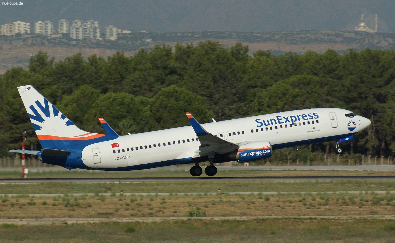 TC-SNP (40777) 2010 Boeing 737-8HC WL
