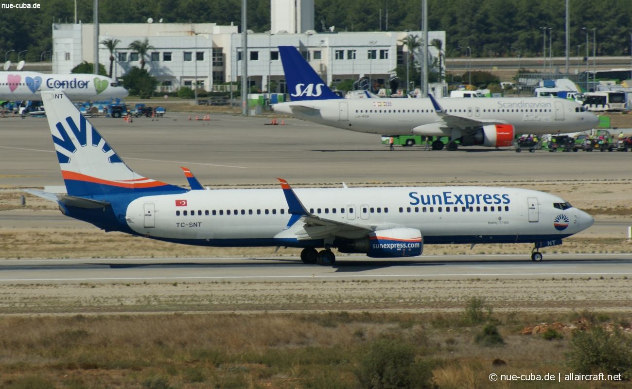 TC-SNT (40755) 2010 Boeing 737-8HC(WL)