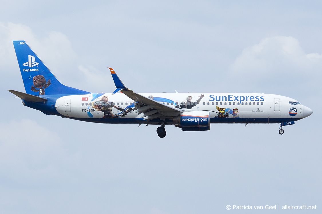 TC-SNN (40775) 2010 Boeing 737-8HC WL