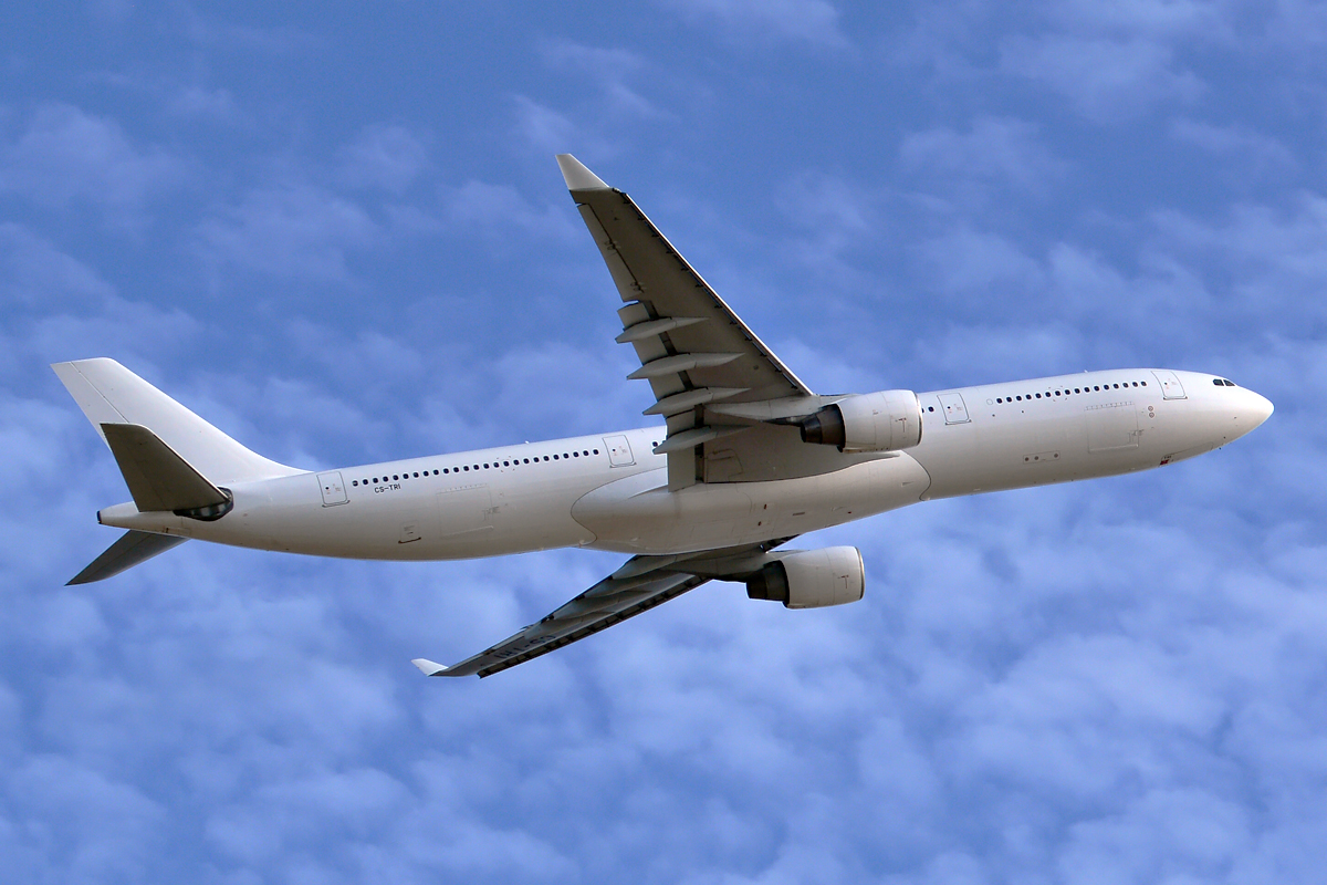 CS-TRI (127) 1996 Airbus A330-322