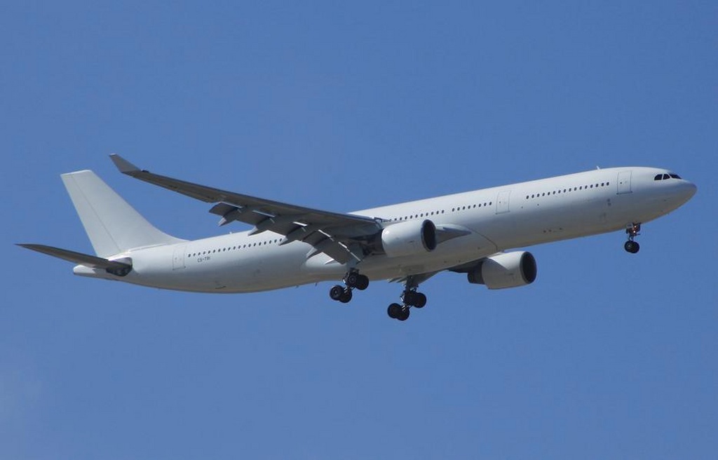 CS-TRI (127) 1996 Airbus A330-322