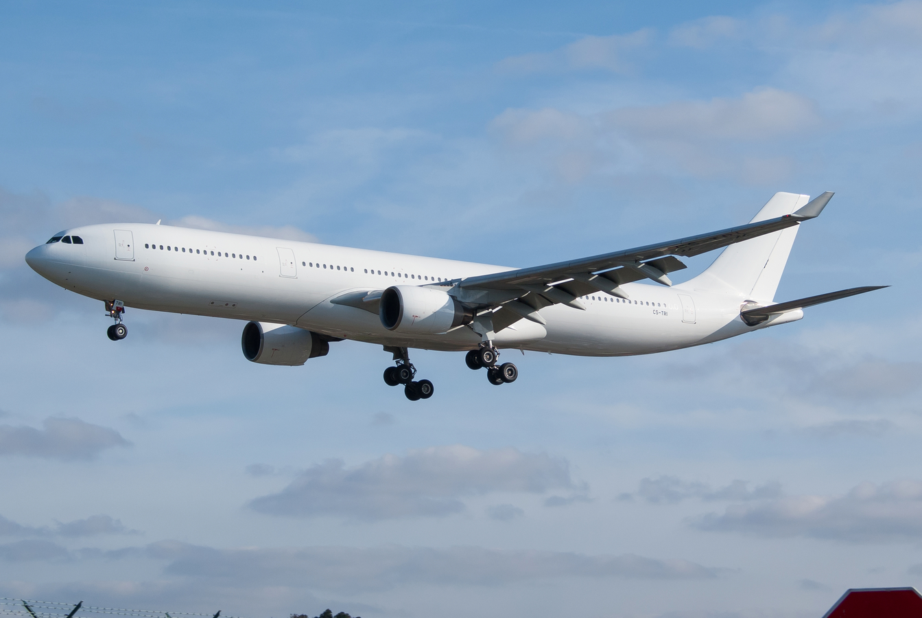 CS-TRI (127) 1996 Airbus A330-322