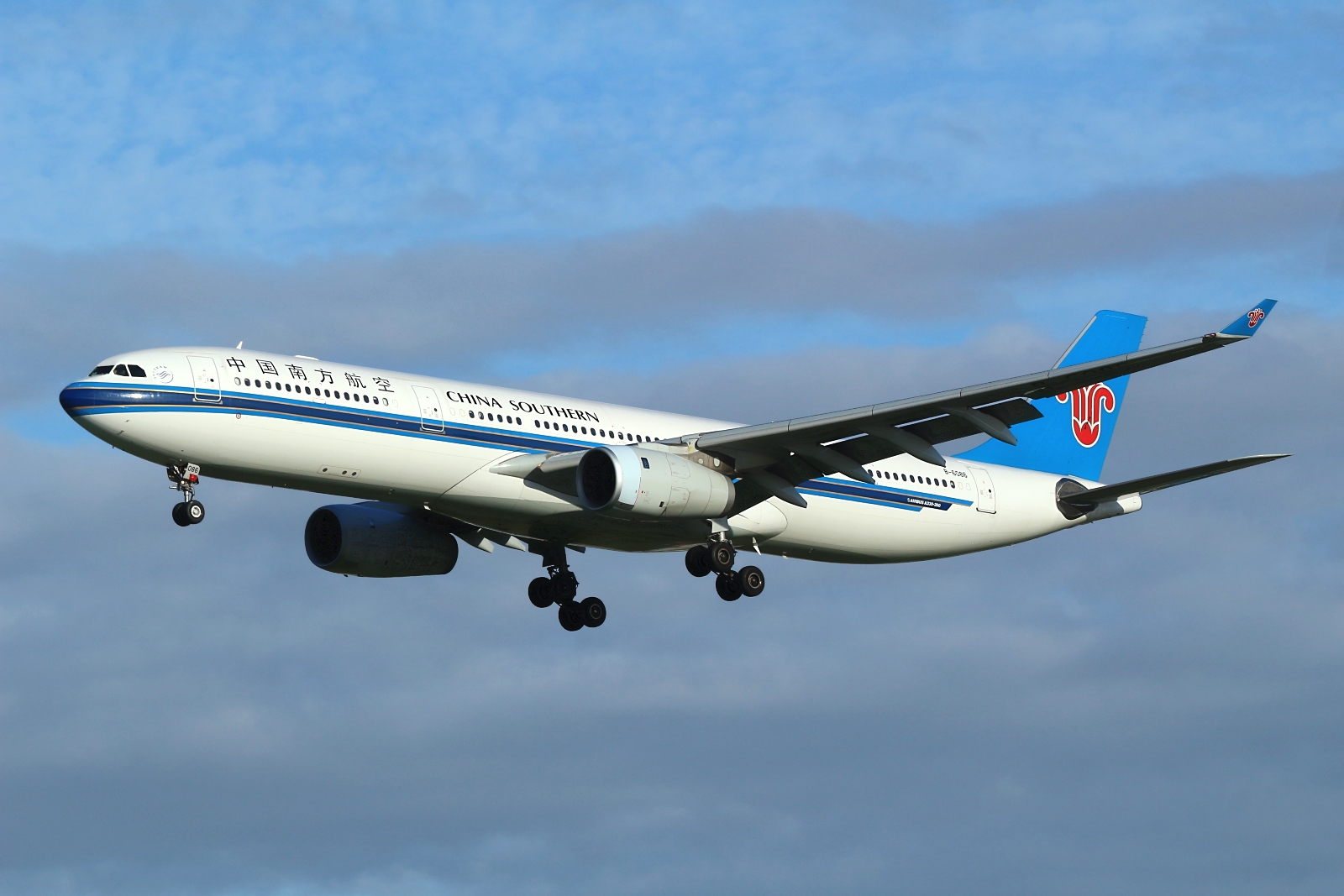 B-6086 (879) 2007 Airbus A330-343