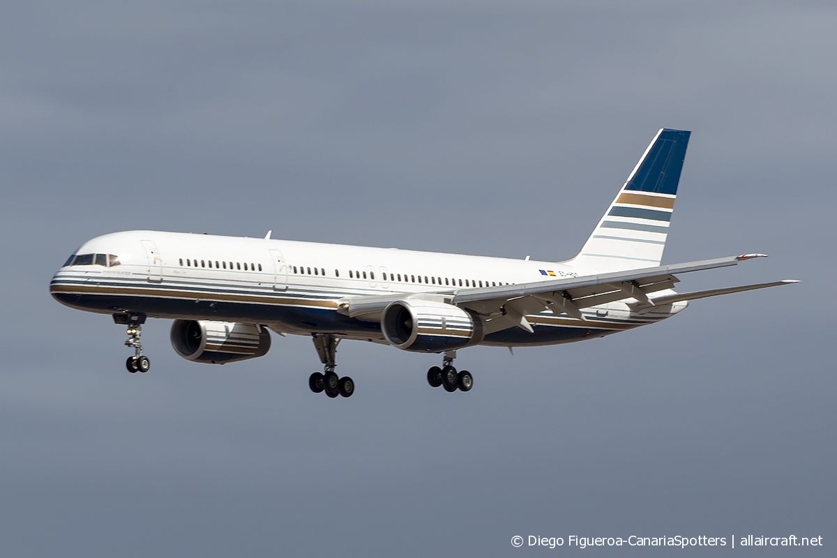 EC-HDS (26252) 1999 Boeing 757-256