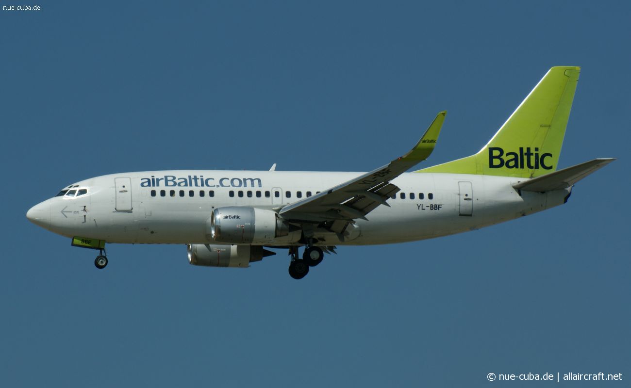 YL-BBF (cn 24878) Boeing 737-548