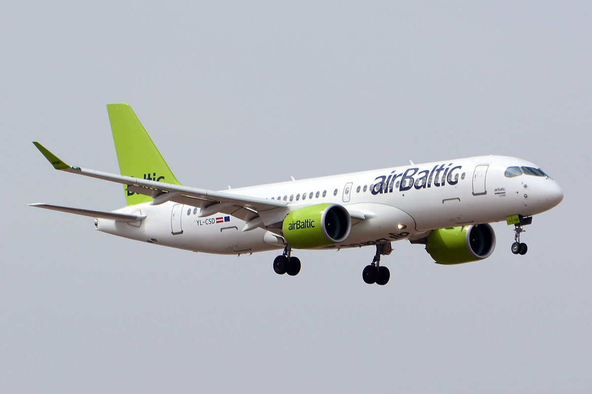 YL-CSD (cn 55006) Bombardier CS300