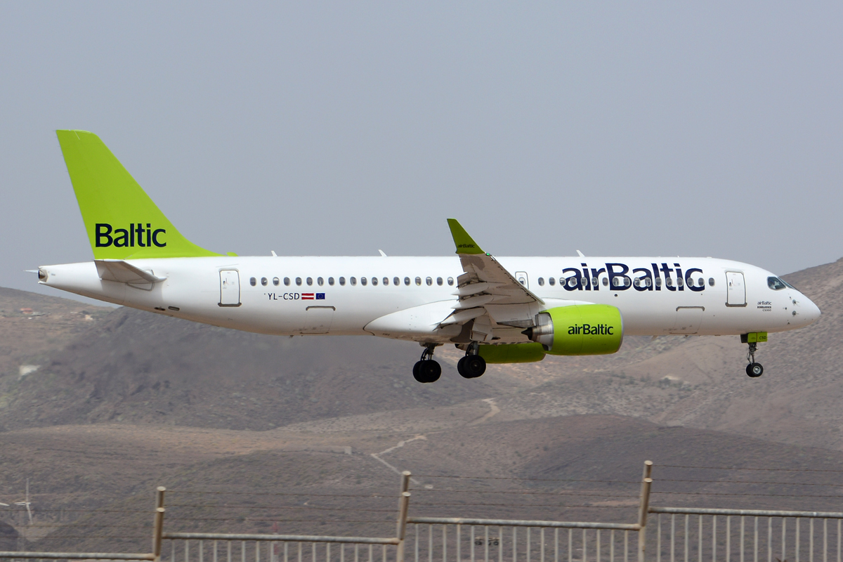 YL-CSD (cn 55006) Bombardier CS300