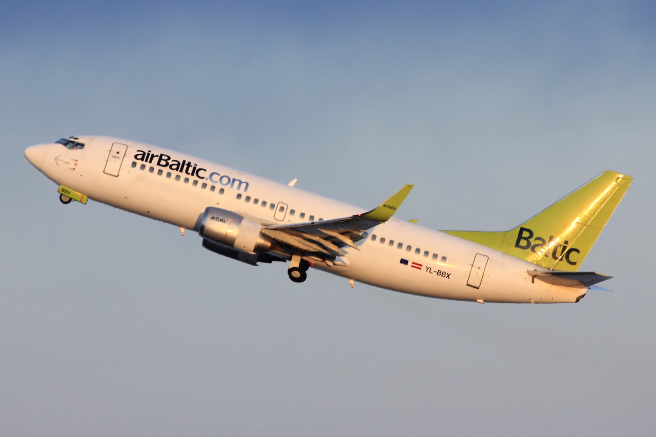 YL-BBX (cn 30334) Boeing 737-36Q