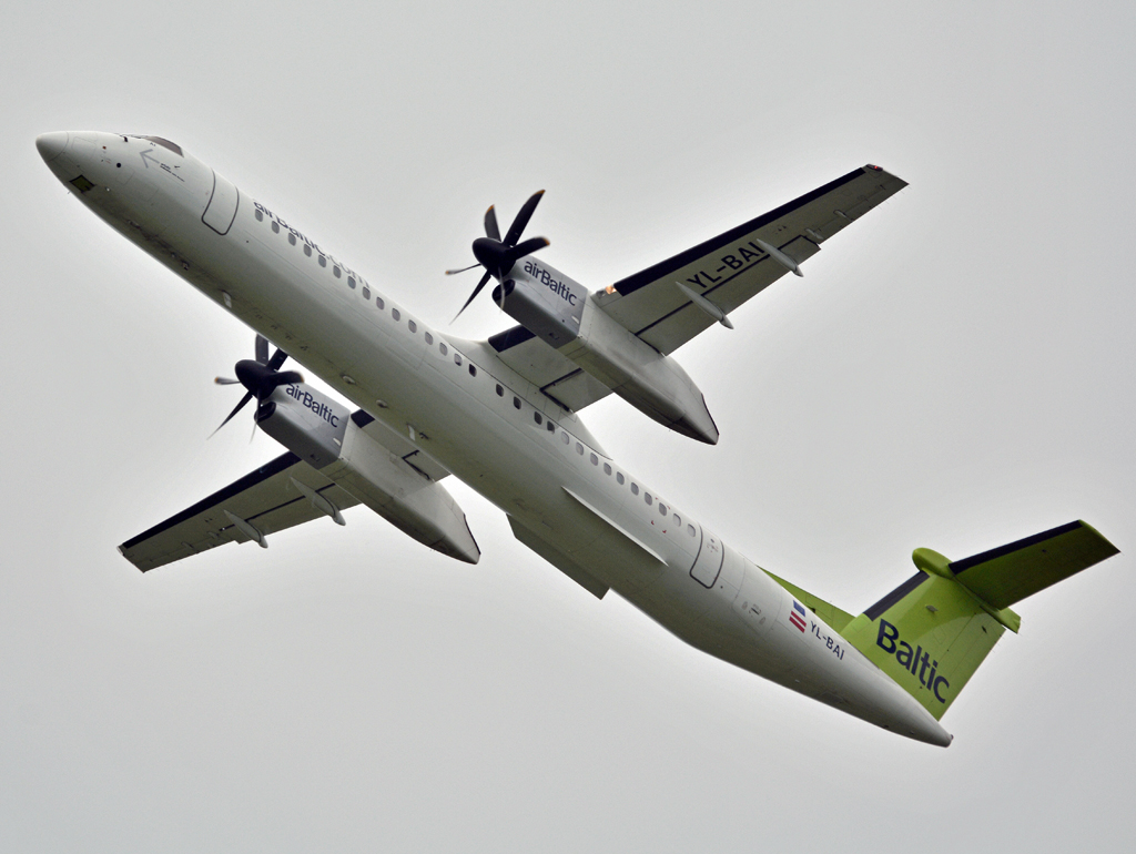 YL-BAI (cn 04302) Dash 8-Q402