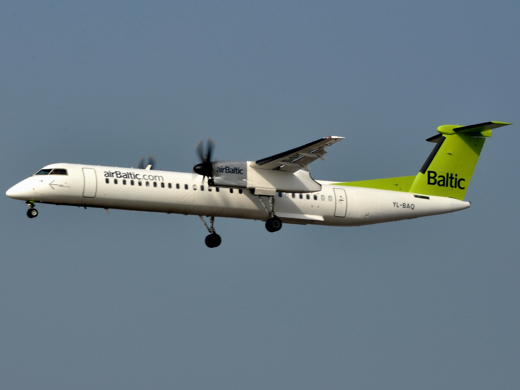 YL-BAQ (cn 04313) Dash 8-Q402