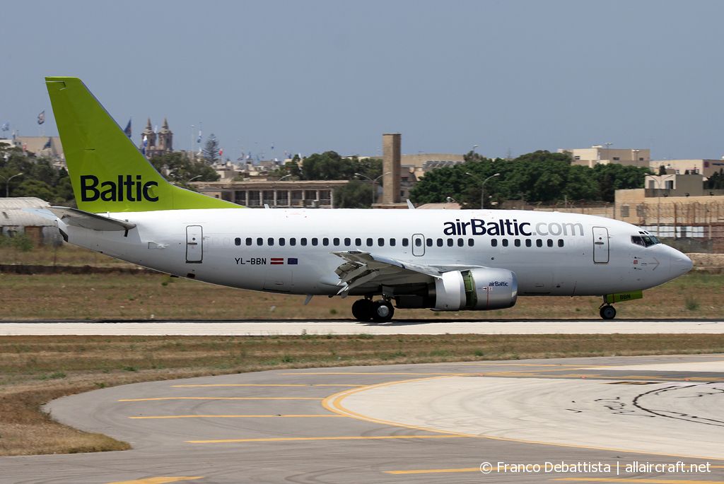 YL-BBN (cn 26683) Boeing 737-522