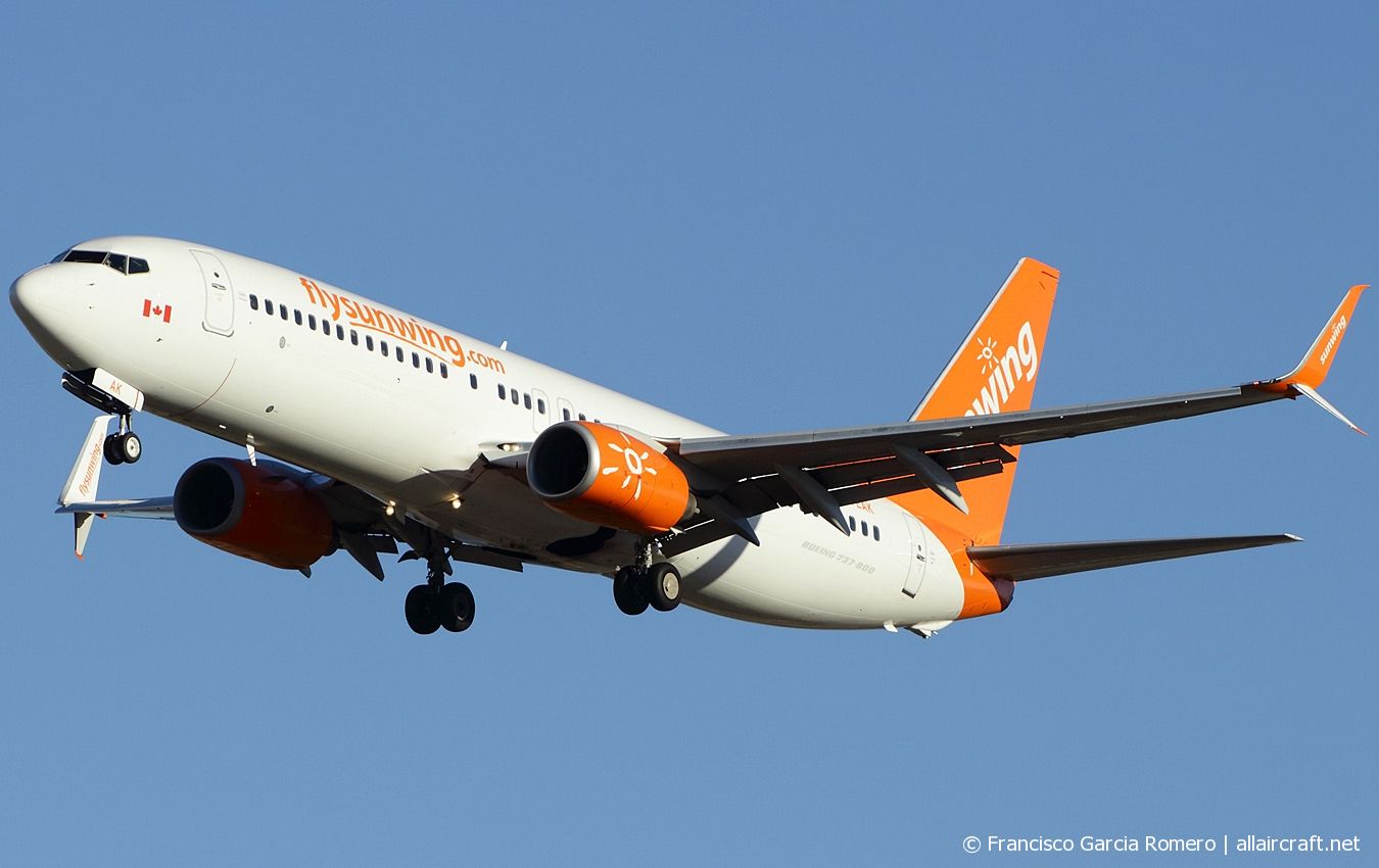 C-FEAK (30292) 2004 Boeing 737-86Q(WL)