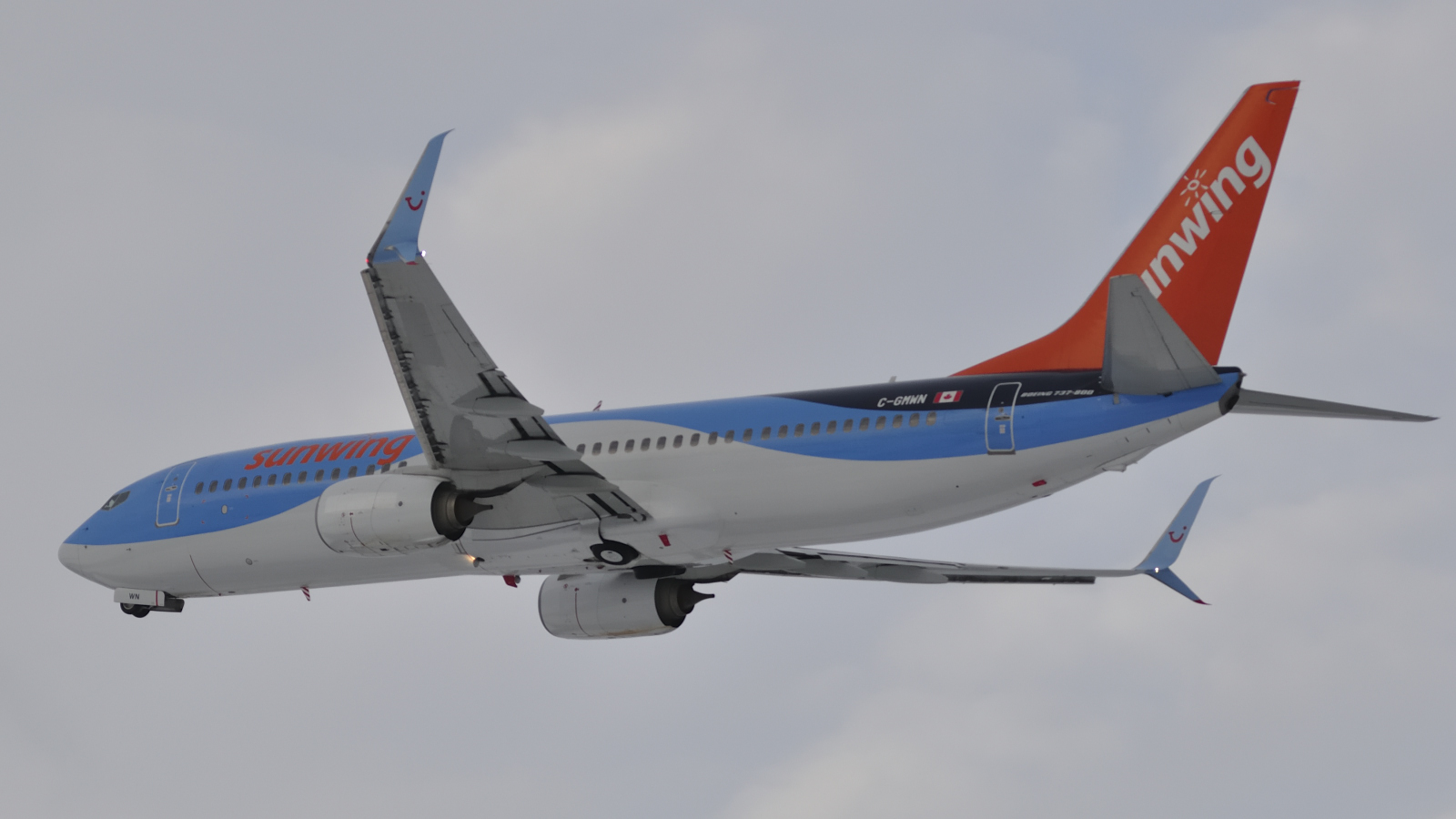 C-GMWN (37251) 2013 Boeing 737-8K5(WL)