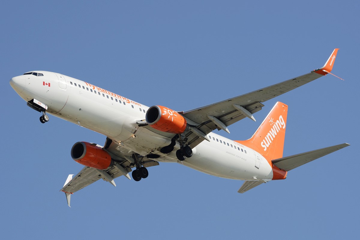 C-FEAK (30292) 2004 Boeing 737-86Q(WL)