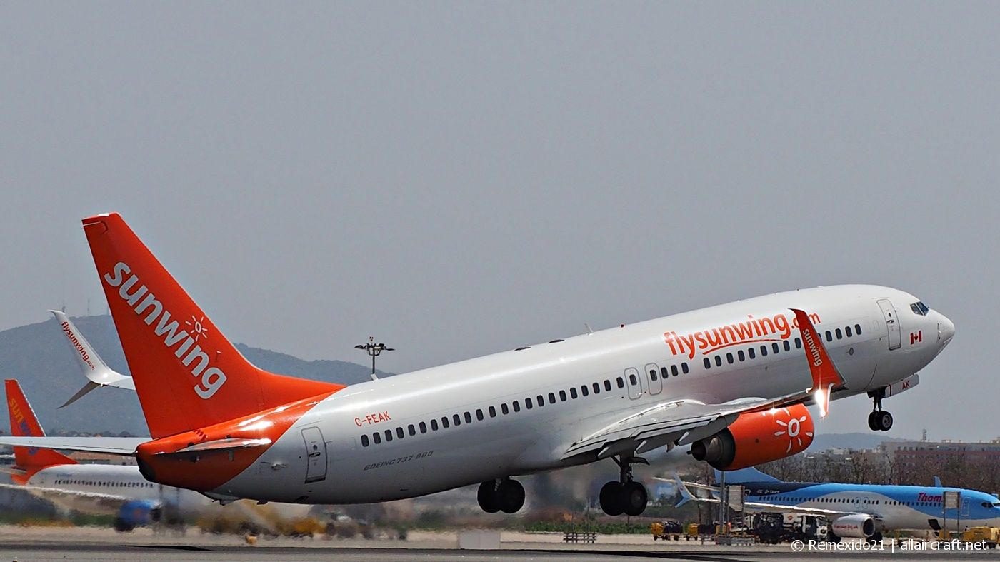 C-FEAK (30292) 2004 Boeing 737-86Q(WL)