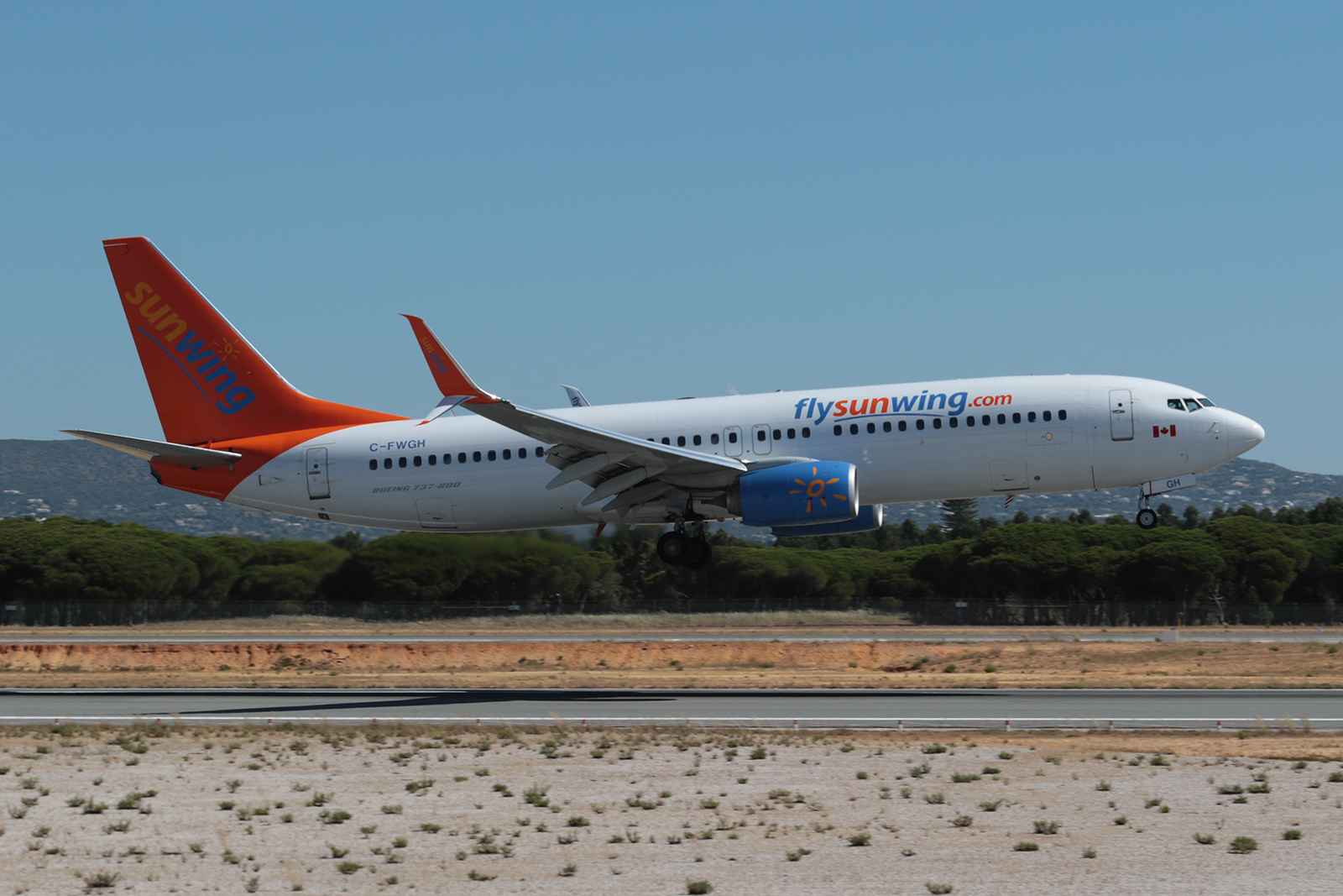 C-FWGH (37752) 2011 Boeing 737-86J(WL)