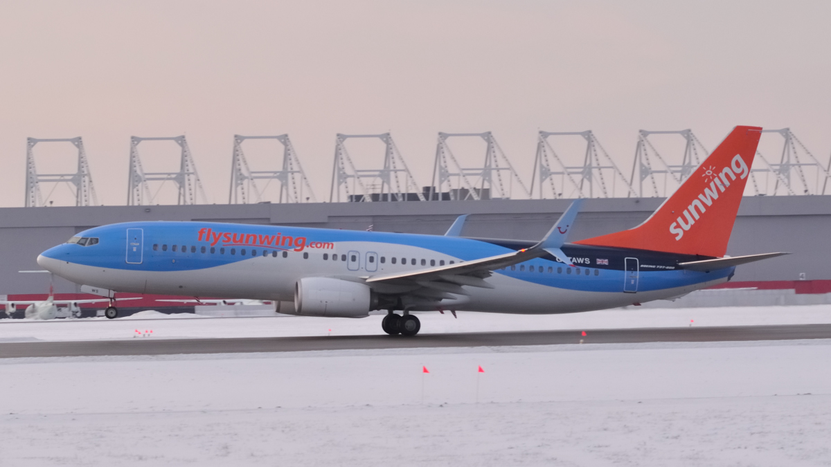 G-TAWS · Boeing 737-8K5(WL) · (YUL / CYUL)