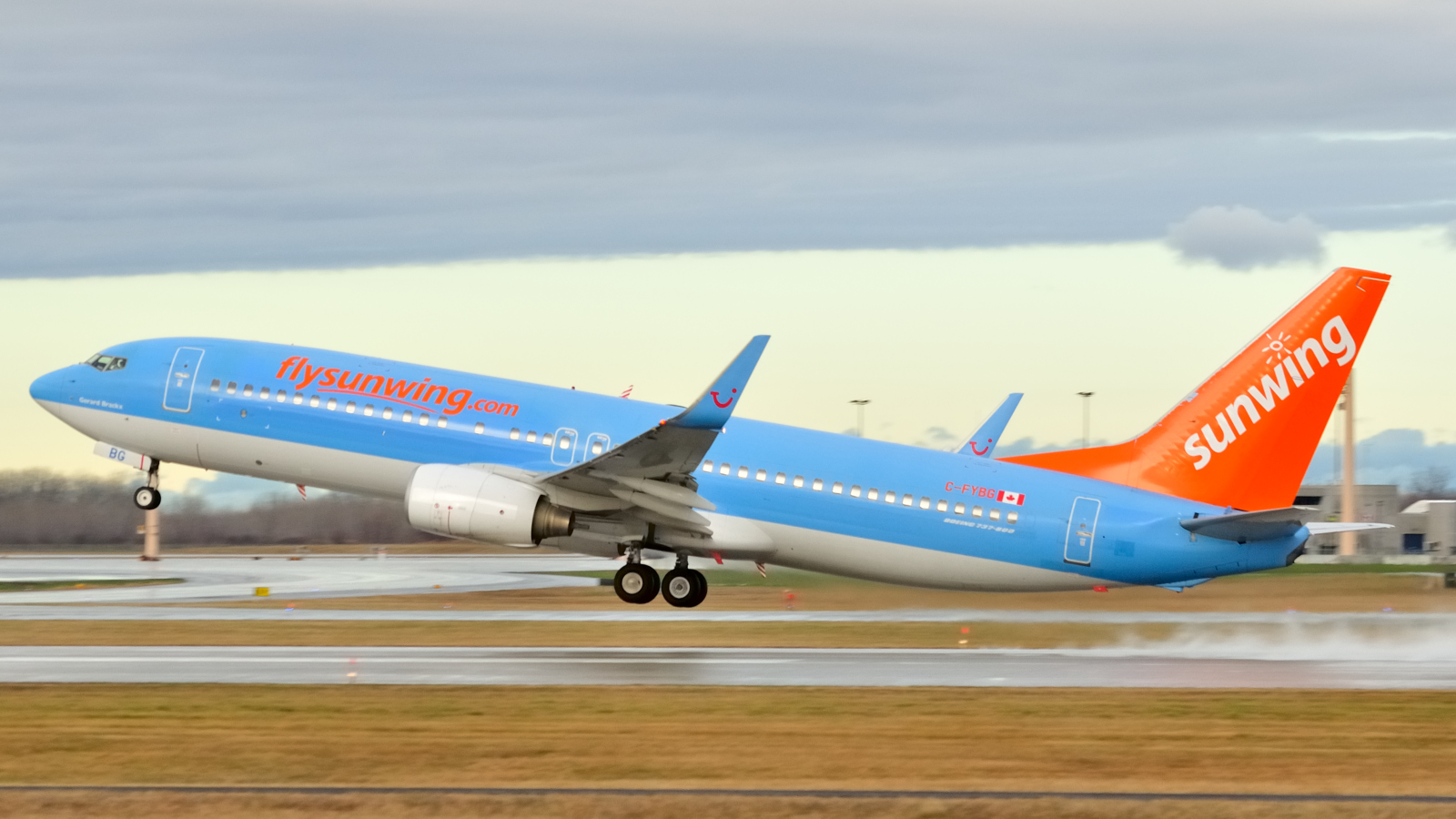 C-FYBG (35142) 2008 Boeing 737-8K5(WL)