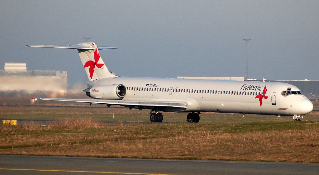 SE-DLV (49965) McDonnell Douglas MD-83