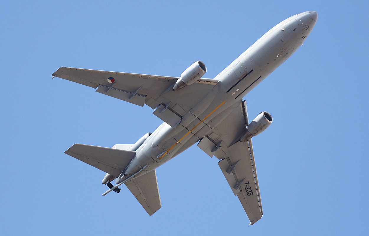 T-235 (46956) 1976 McDonnell Douglas KDC-10-30CF