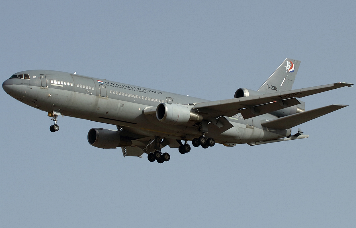 T-235 (46956) 1976 McDonnell Douglas KDC-10-30CF