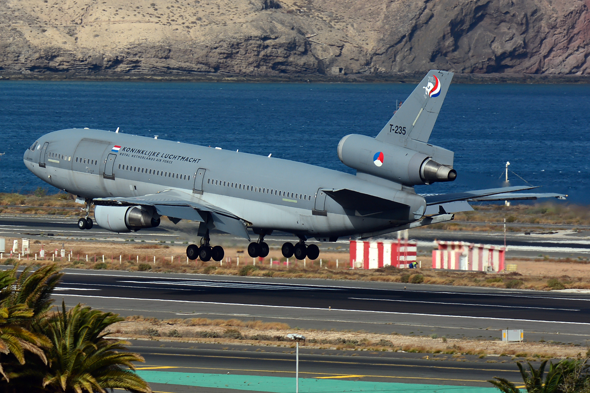T-235 (46956) 1976 McDonnell Douglas KDC-10-30CF