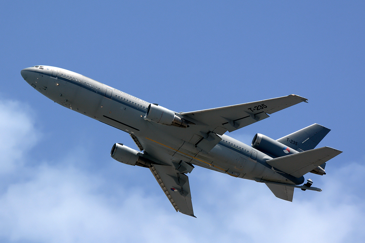 T-235 (46956) 1976 McDonnell Douglas KDC-10-30CF