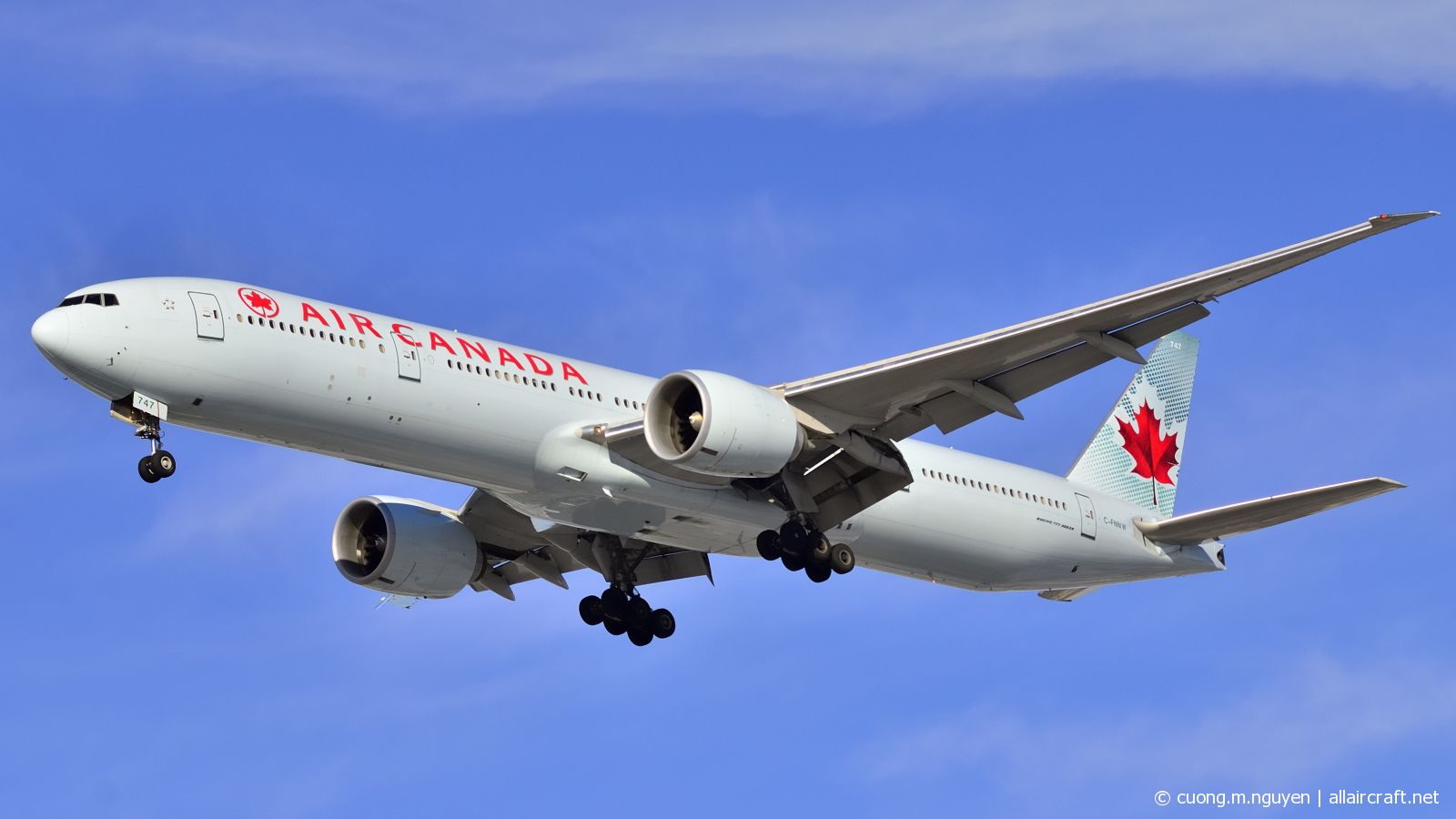 C-FNNW (cn 43250) Boeing 777-333ER