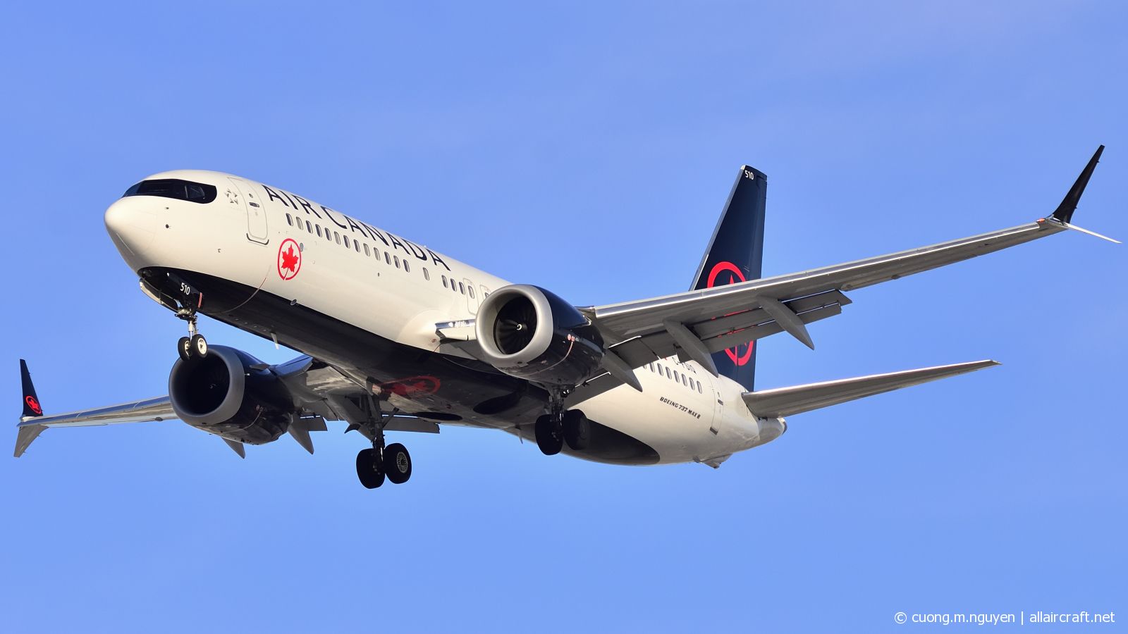 C-FSIQ (cn 61216) Boeing 737-8 MAX