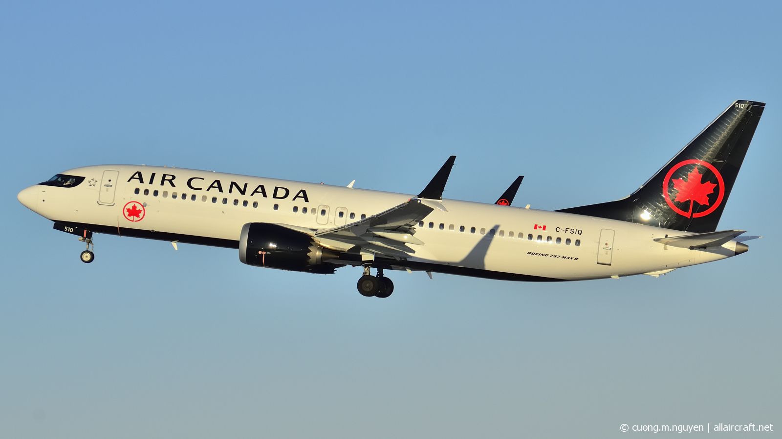 C-FSIQ (cn 61216) Boeing 737-8 MAX