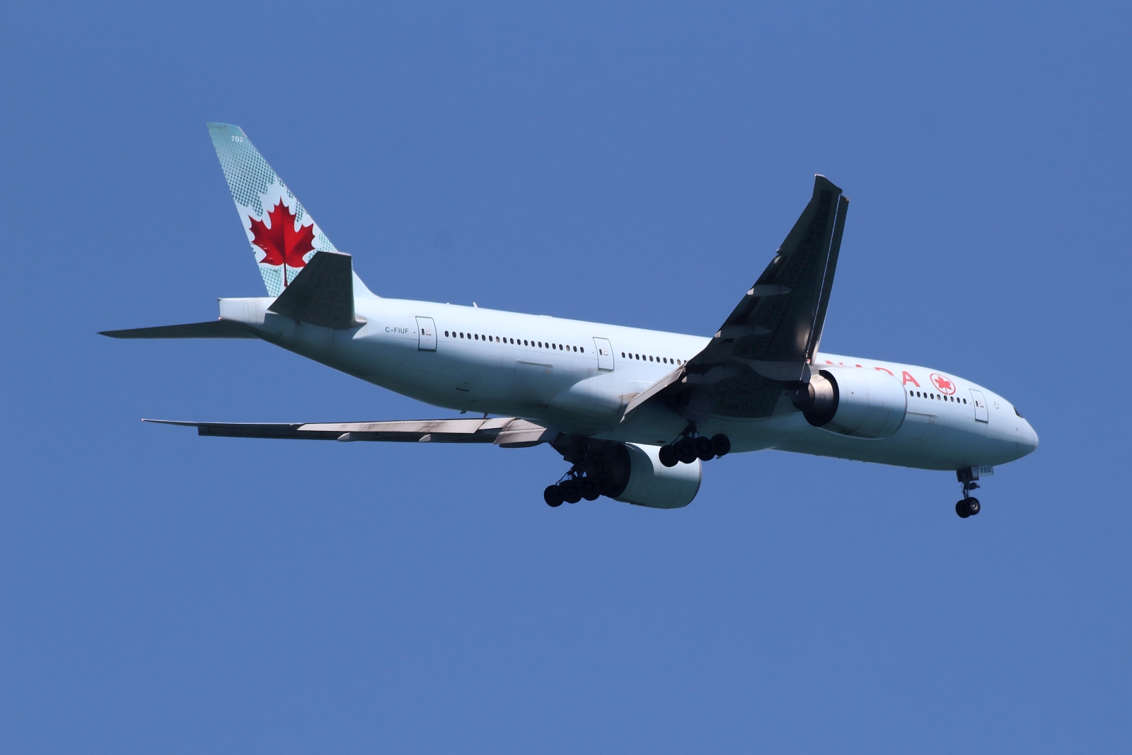 C-FIUF · Boeing 777-233/LR · (SYD / YSSY)
