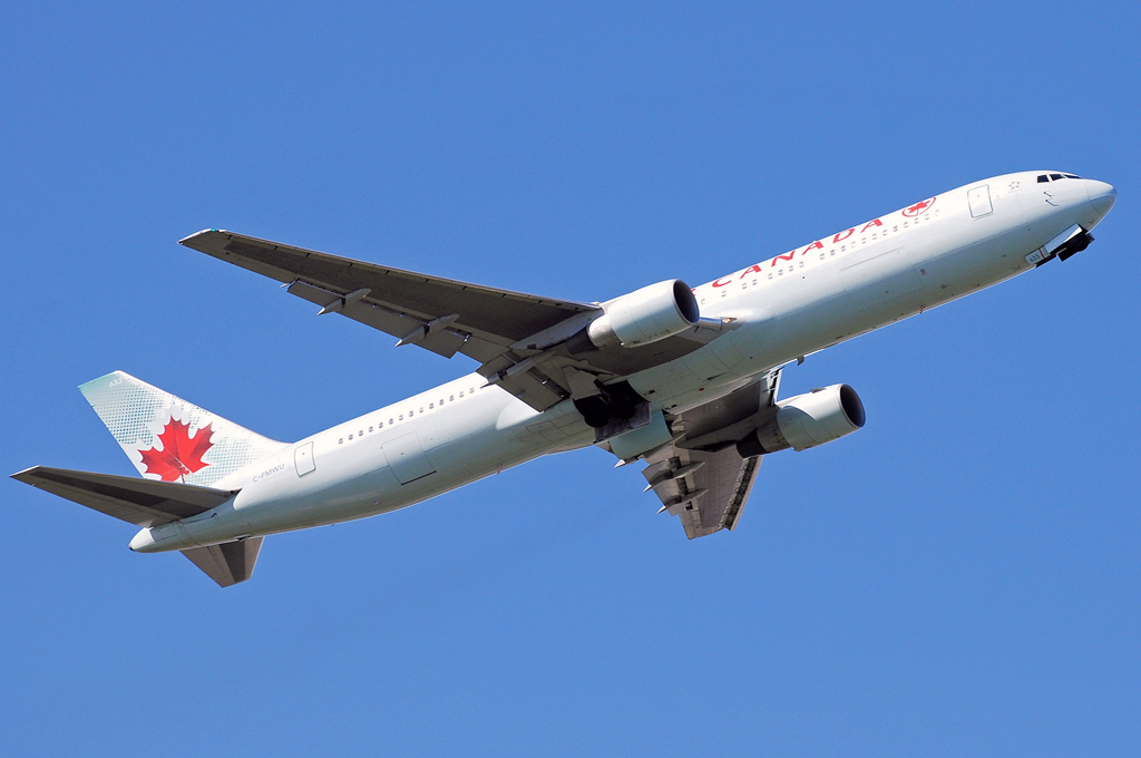 C-FMWU (cn 25585) Boeing 767-333ER