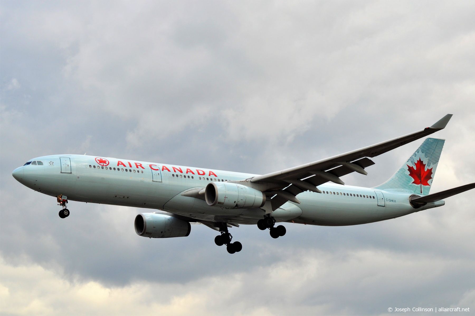 C-GHKX (412) 2001 Airbus A330-343