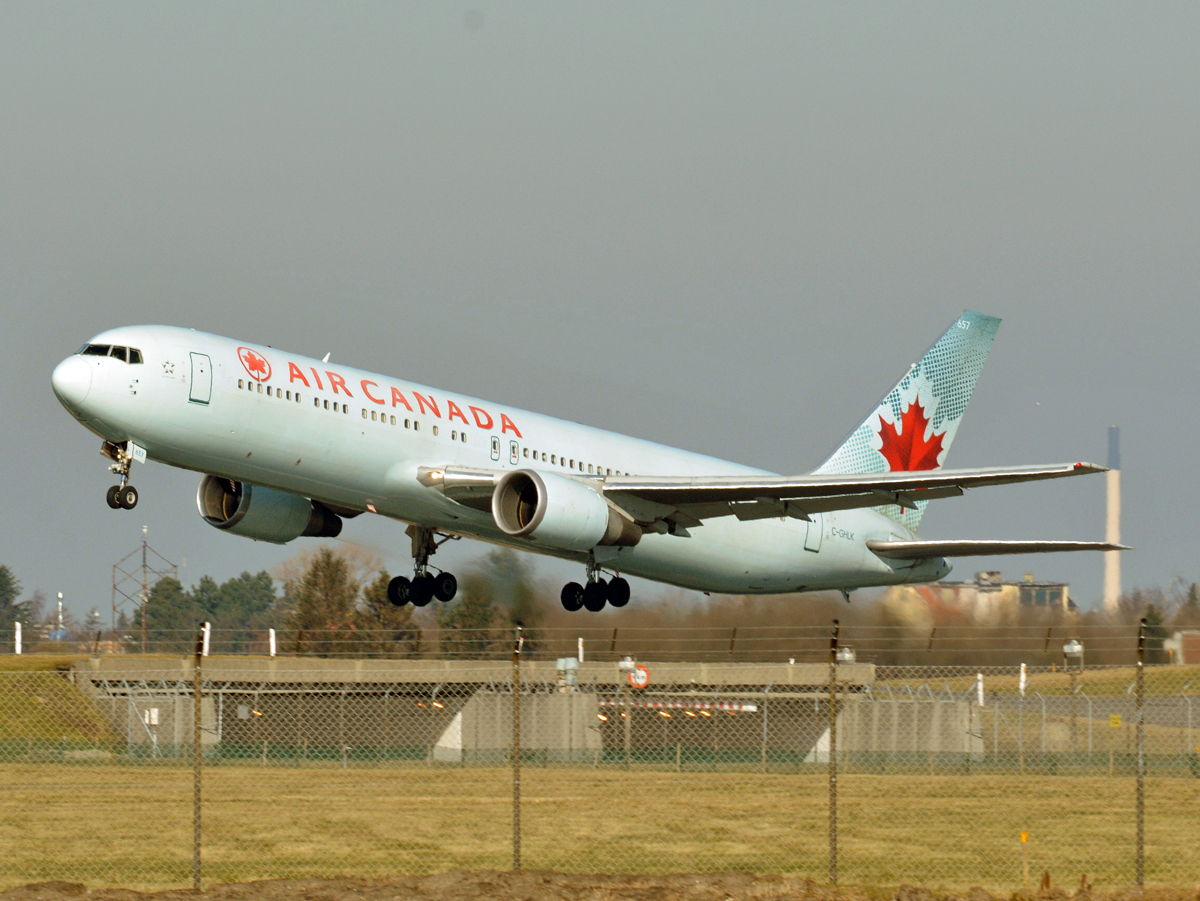 C-GHLK (cn 26388) Boeing 767-35HER