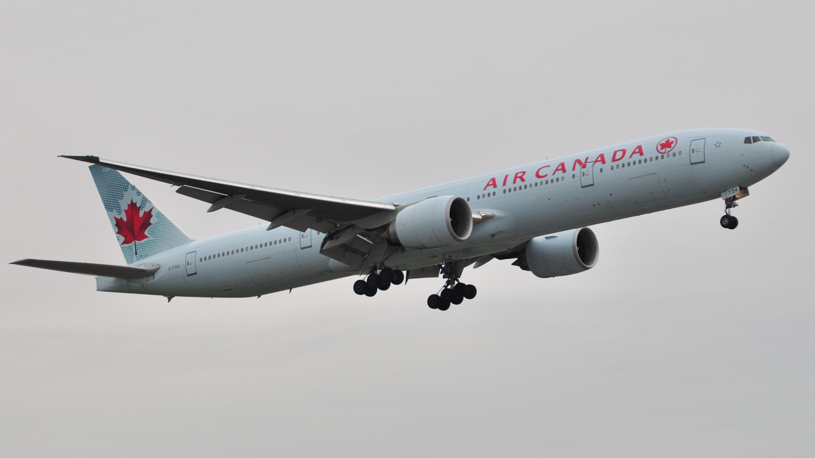 C-FIUL (cn 35255) Boeing 777-333ER