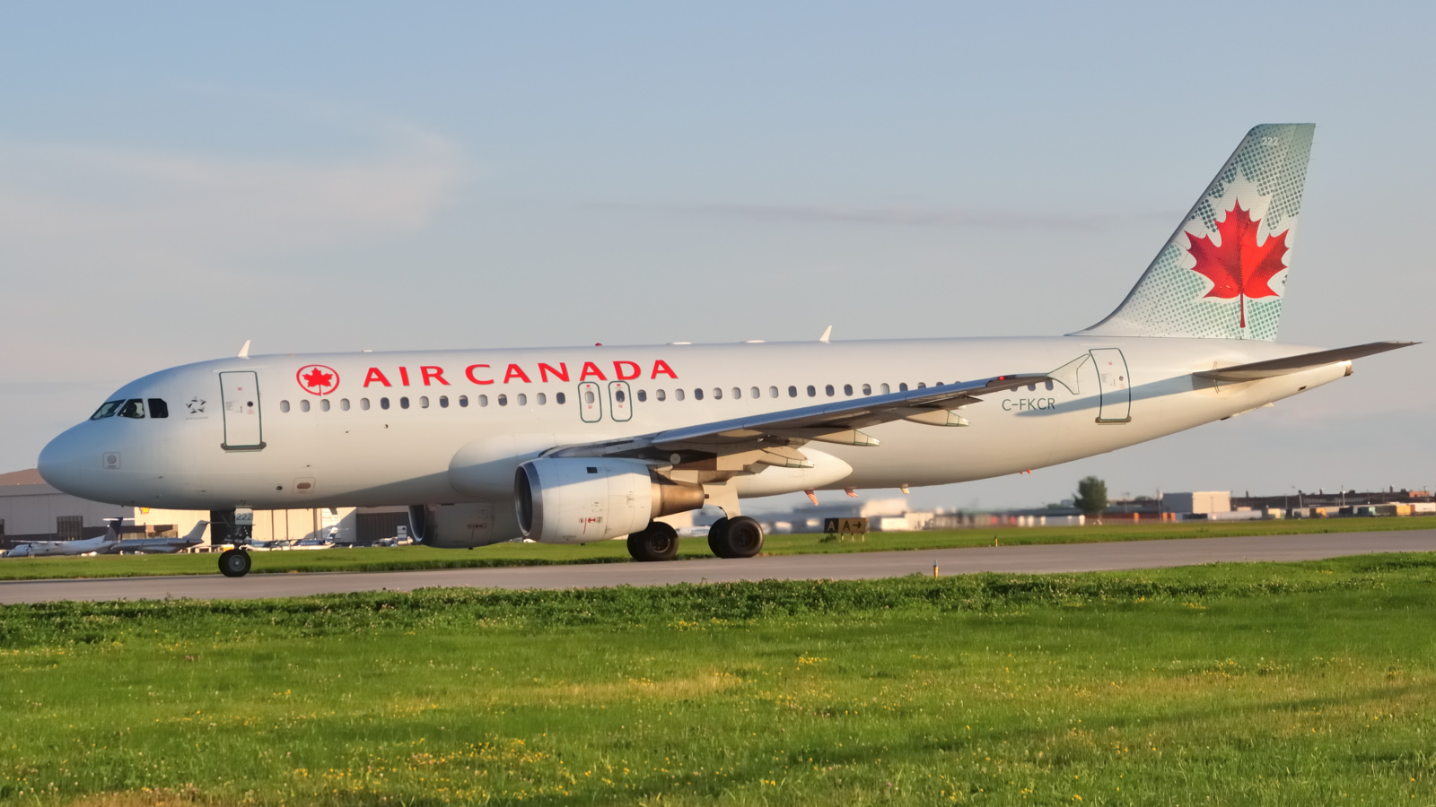 C-FKCR (cn 290) Airbus A320-211