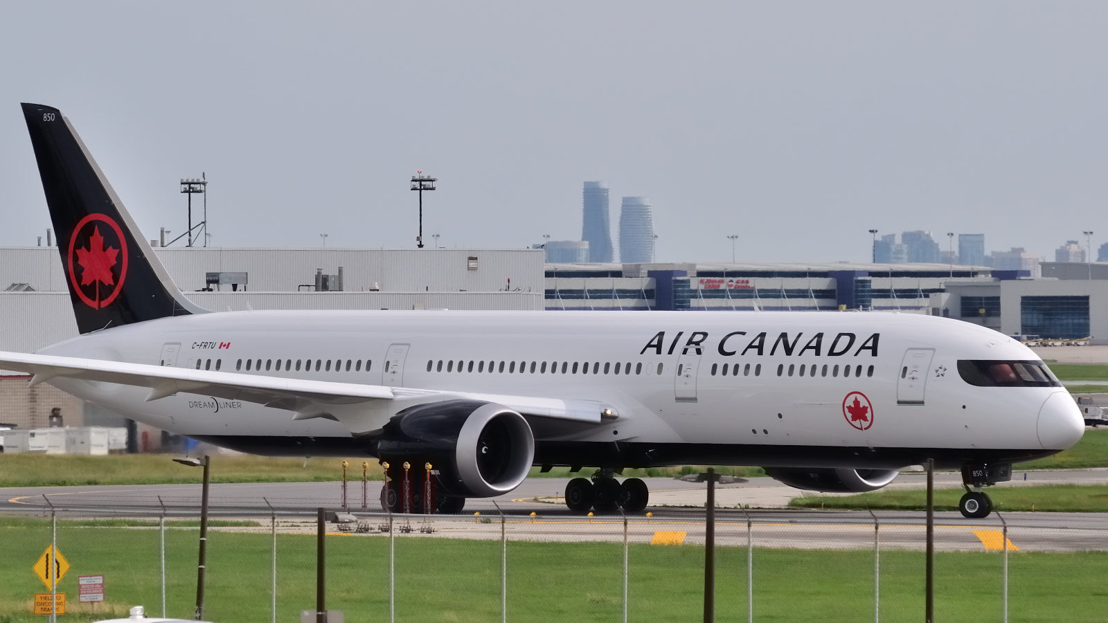 C-FRTU (cn 37183) Boeing 787-9