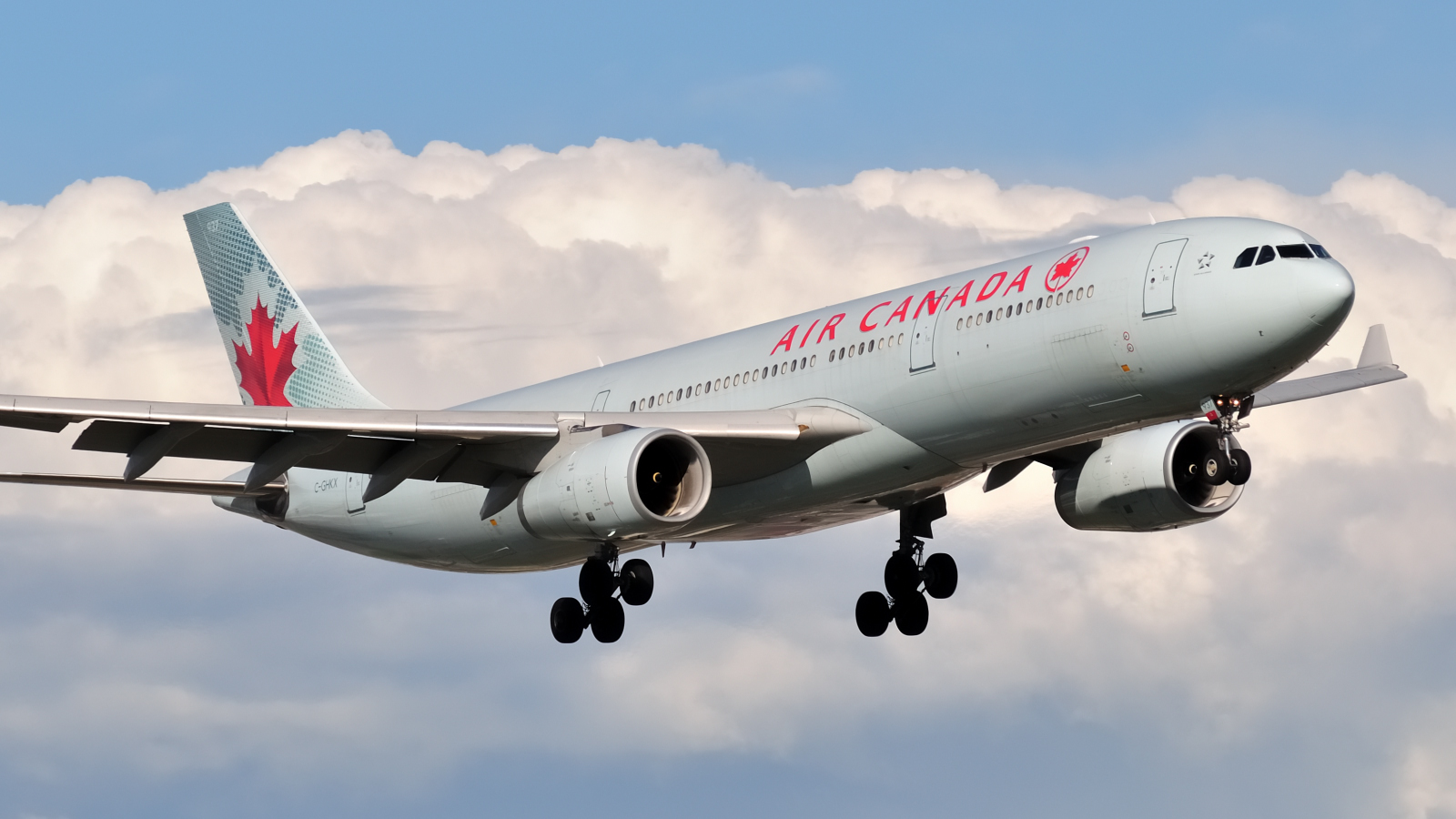 C-GHKX (412) 2001 Airbus A330-343