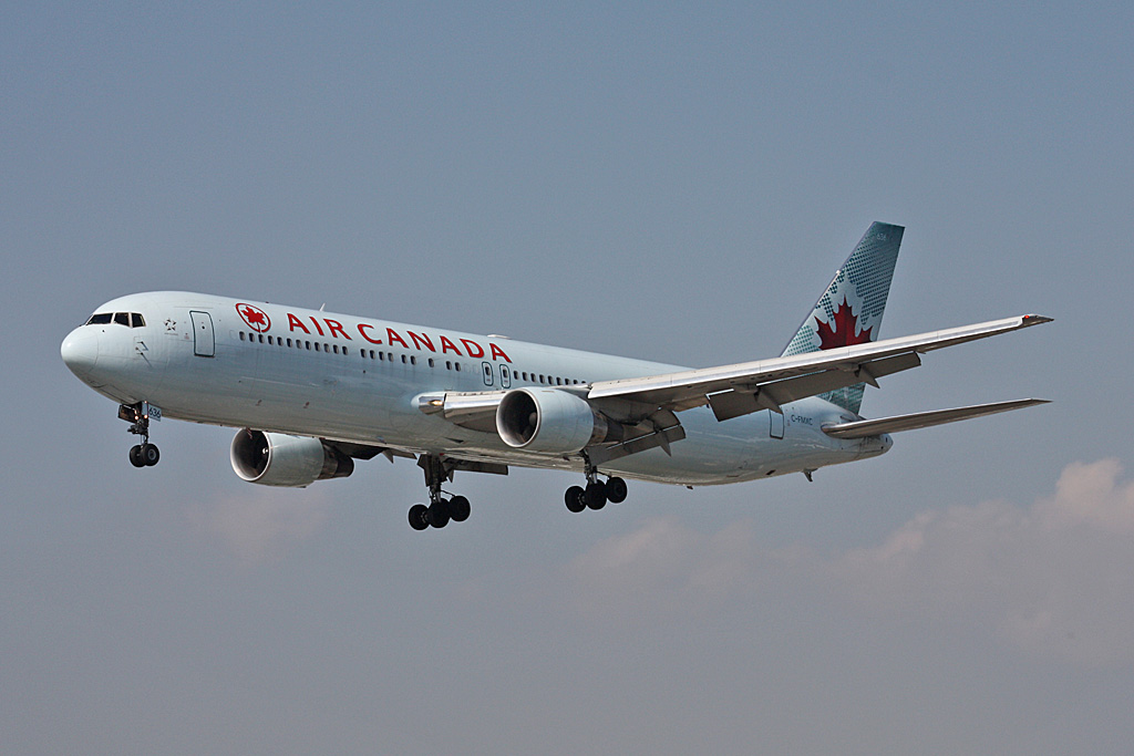 C-FMXC (25588) 1996 Boeing 767-333ER