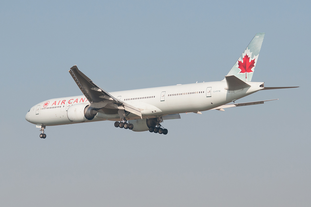 C-FITW (cn 35298) Boeing 777-333ER