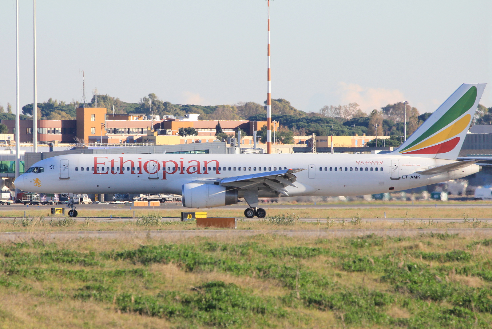 ET-AMK (32449) Boeing 757-28A