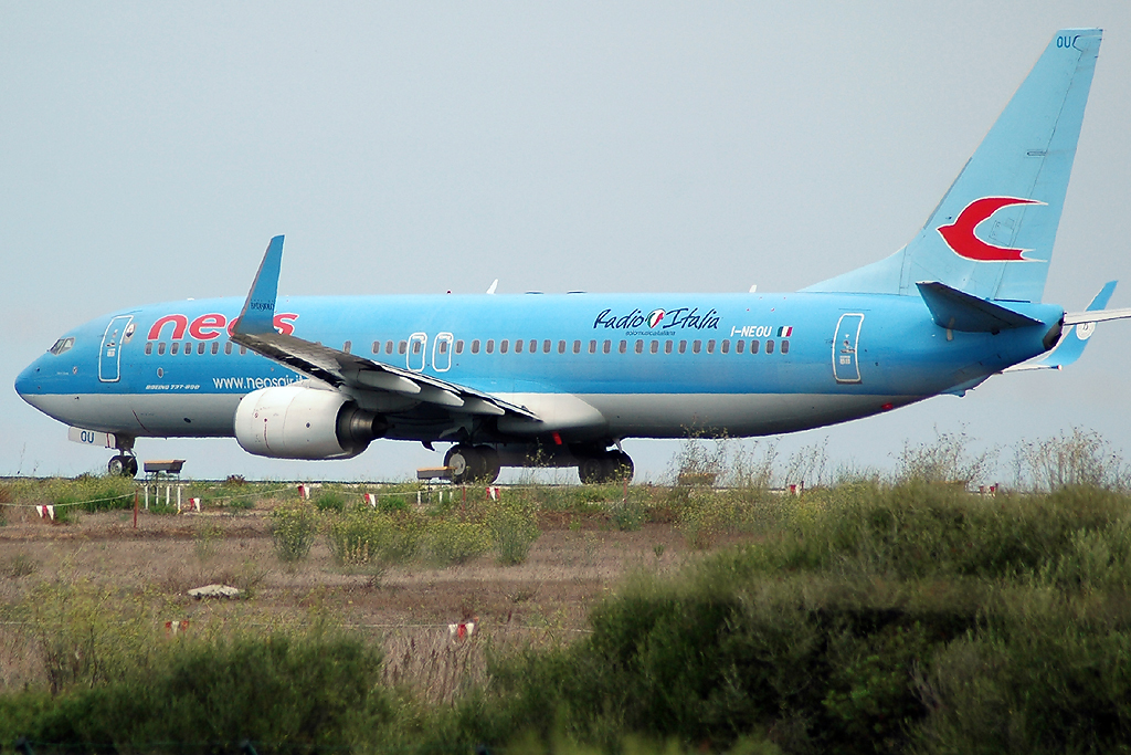 I-NEOU (29887) 2002 Boeing 737-86N WL