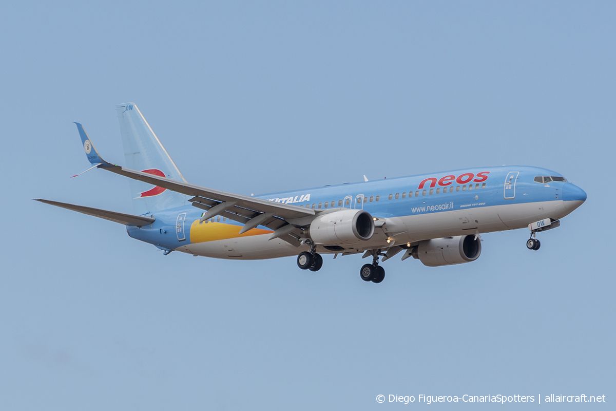 I-NEOW (32685) 2007 Boeing 737-86N(WL)