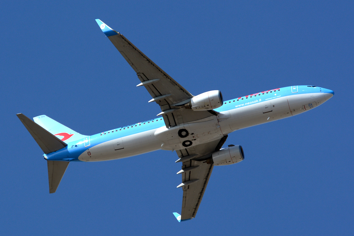 I-NEOX (33677) 2004 Boeing 737-86N WL