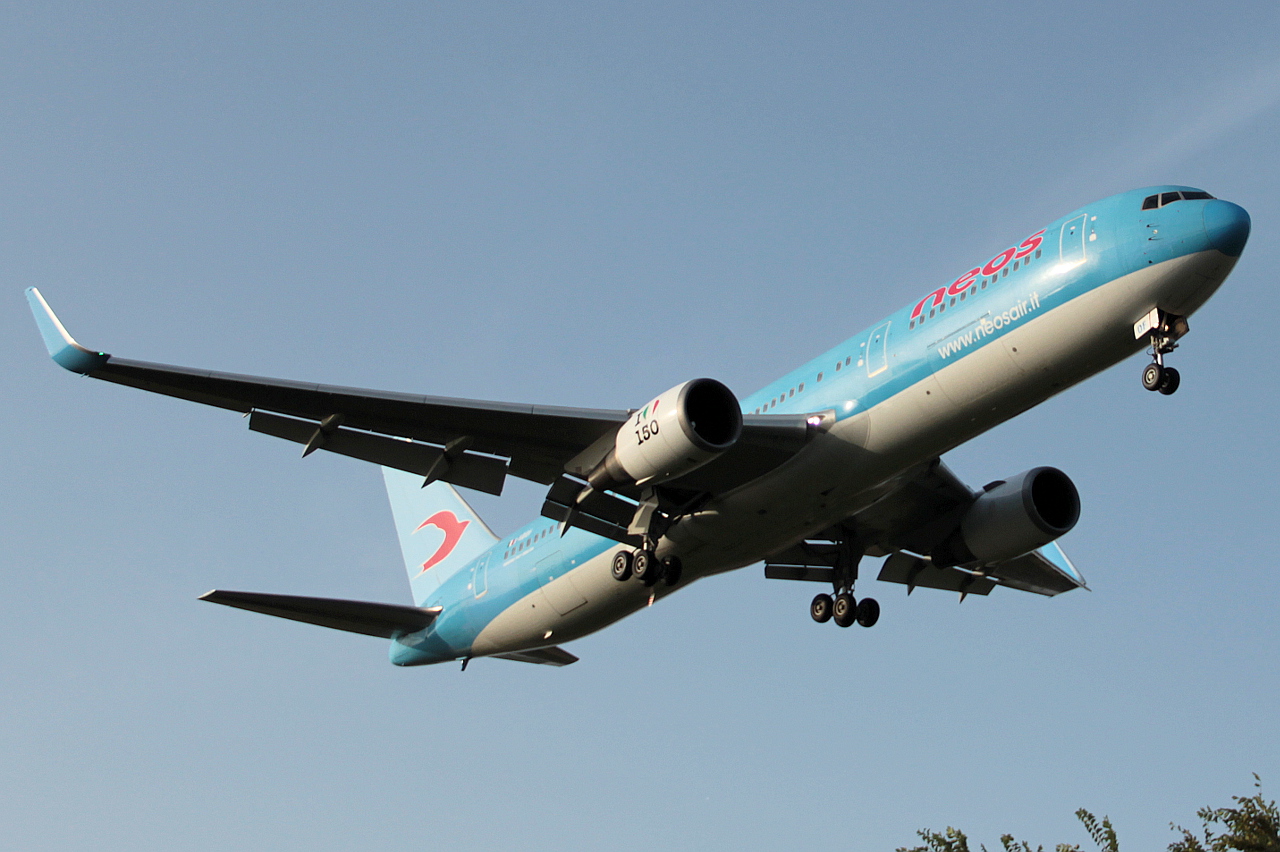 I-NDOF (27610) 1996 Boeing 767-306 ER WL