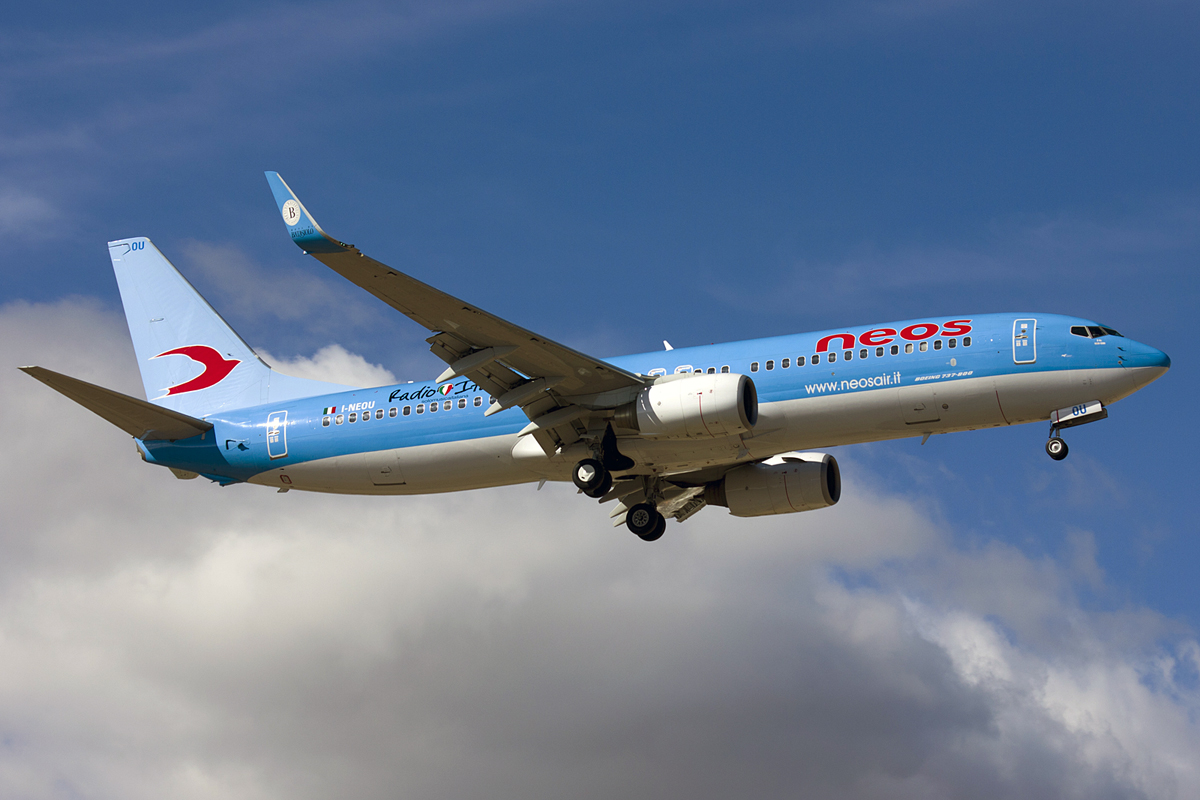 I-NEOU (29887) 2002 Boeing 737-86N WL