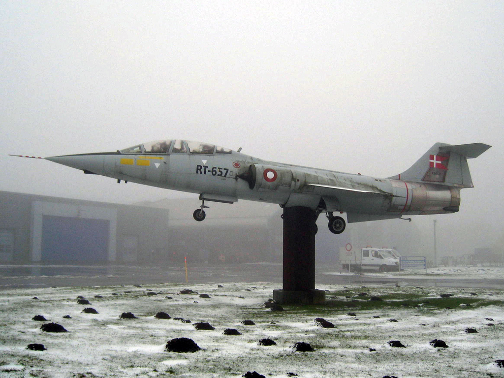 RT-657 (583A-5327) Lockheed CF-104D Starfighter Mk2