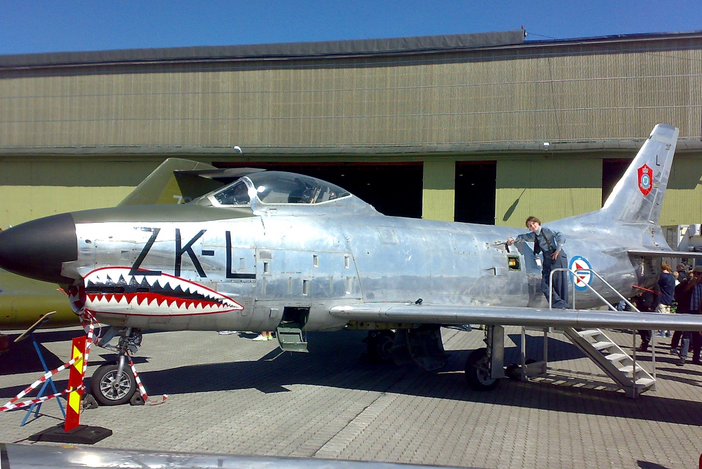 41266 · North American F-86K Sabre · (SVG / ENZV)