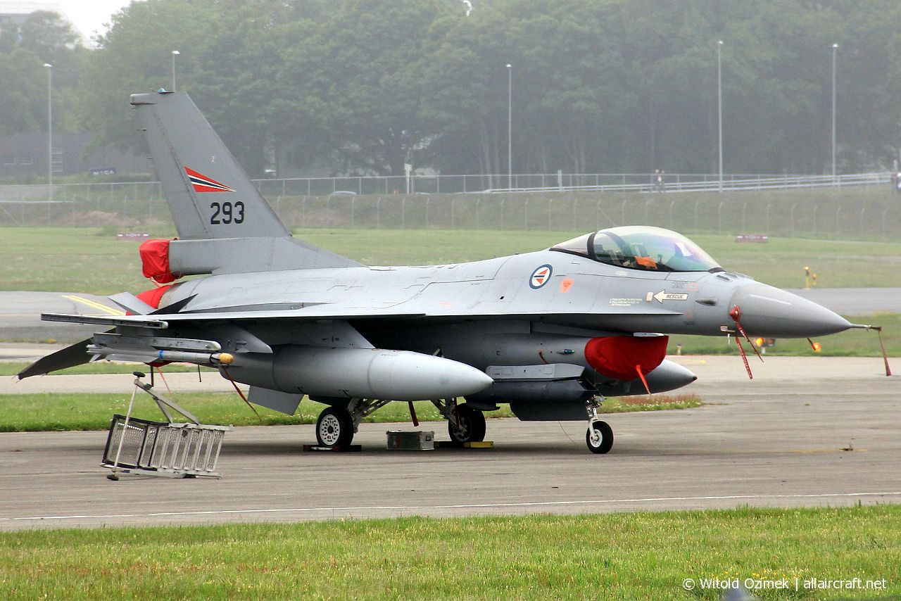 293 (6K-22) 1981 General Dynamics F-16AM Fighting Falcon