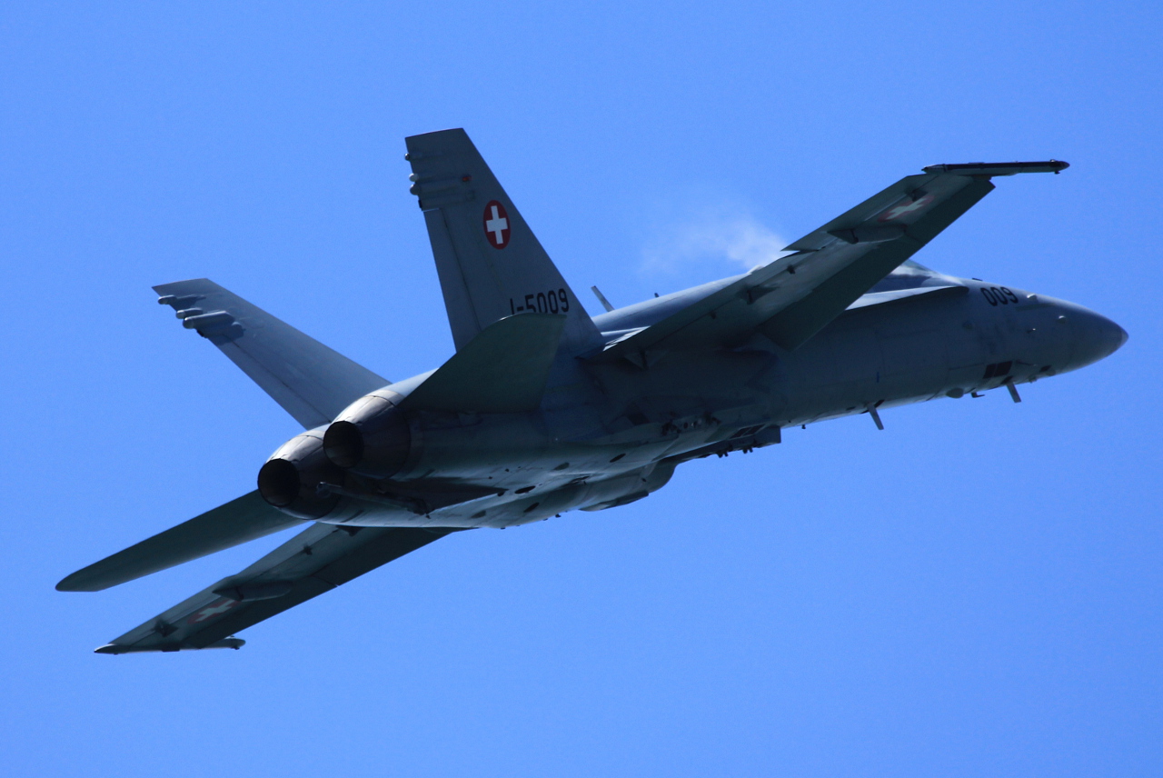 J-5009 (1343/SFC009) McDonnell Douglas F/A-18C Hornet